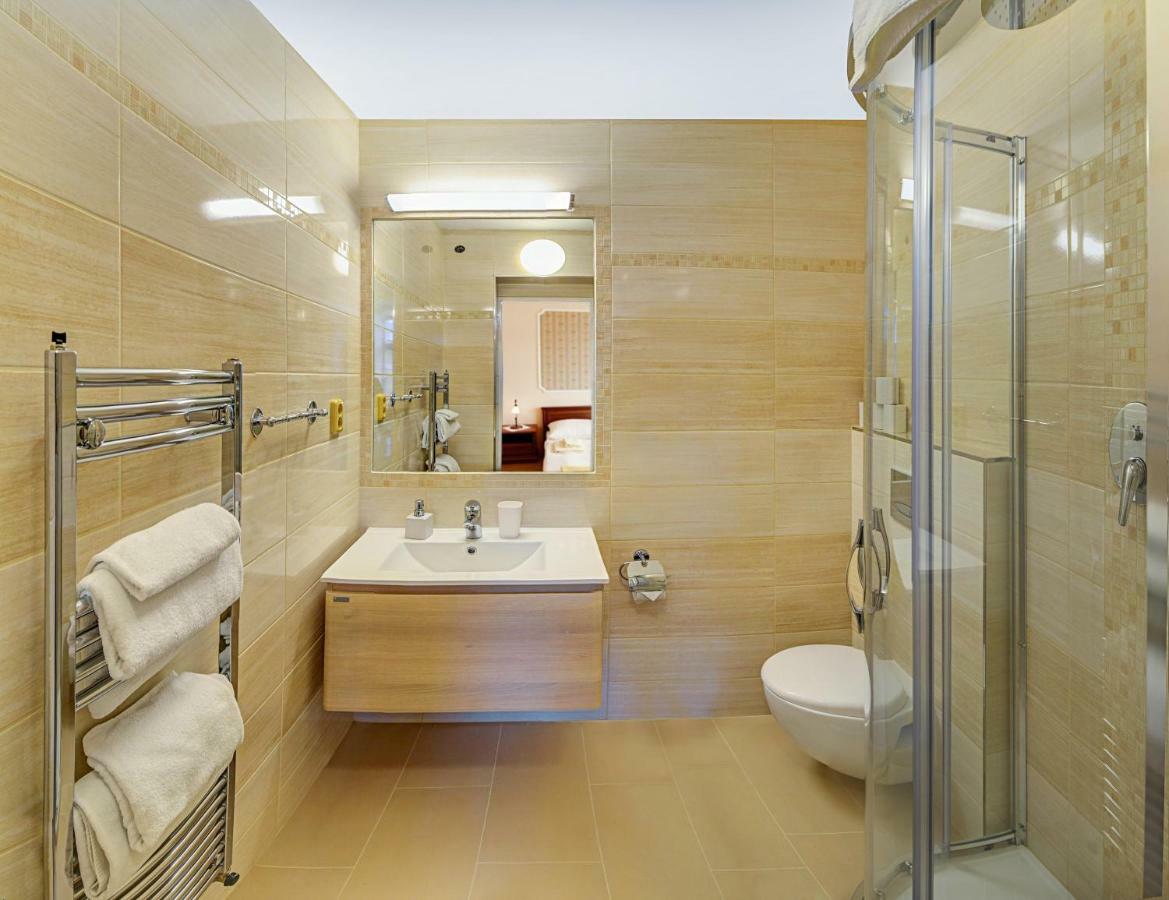 Ld Morava Hotell Karlsbad Exteriör bild